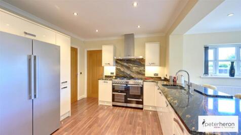 Kitchen/Diner &amp; Family Area