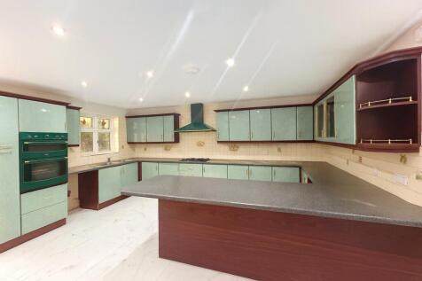 Kitchen/ Dining Area