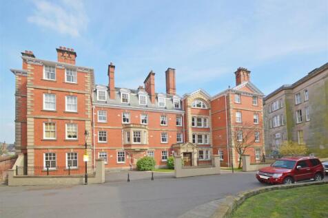 Watergate Mansions Front 2015.jpg