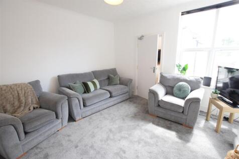 27/28 - Hewson Road - Student House photo 3