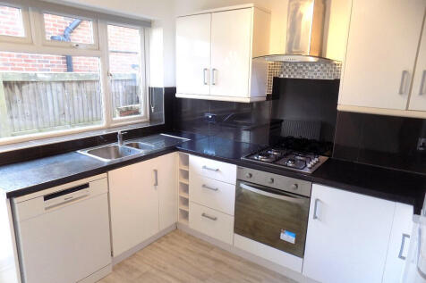 The Crescent, Alwoodley, Leeds, LS17 photo 3