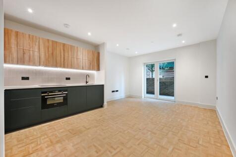 JOHNS&CO are proud to present this stylish One Bedroom Apartment in the sought after One Clapham Junction development. Finished to a high specification throughout, the property offers a bright open pl
