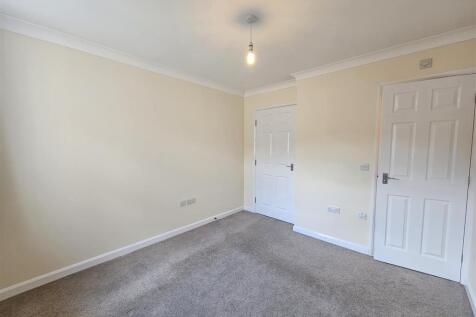 Bedroom 1.jpg