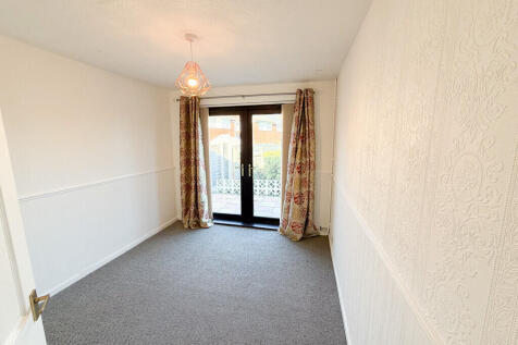 Bosinney Close, Fenpark, Stoke-on-Trent photo 5