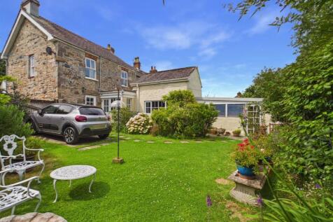 Garden &amp; Parking &amp; Outbuildings