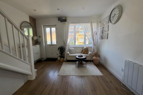Sharp Close, AYLESBURY photo 3