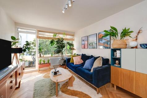 London, W8 - property photo