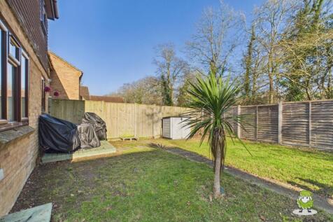 EweMove Estate Agents Basingstoke - Long Copse Cha