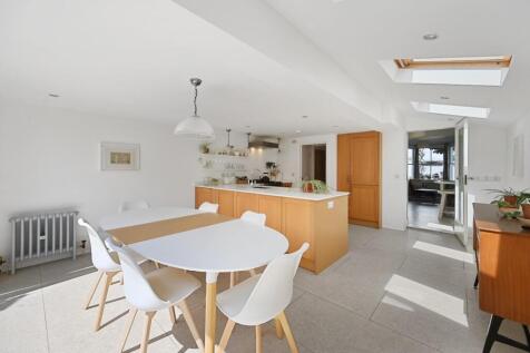 BCFBL - Becklow Road - Dinning A (4).JPG