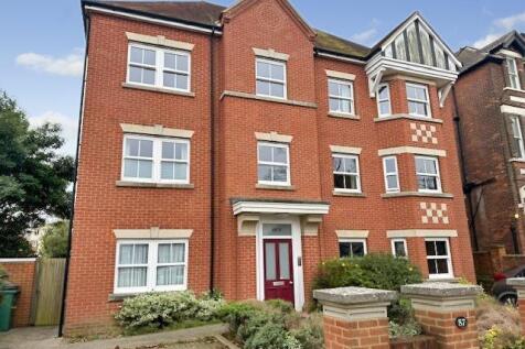 2-bed flat on Bouverie Road West, Folkestone, £1,125/mo