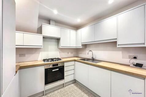 TWO BEDROOM APARTMENT OXFORD STREET SO14