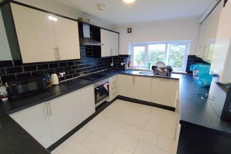 6-bed house on Glenroy Street, Roath, Cardiff, £3,360/mo