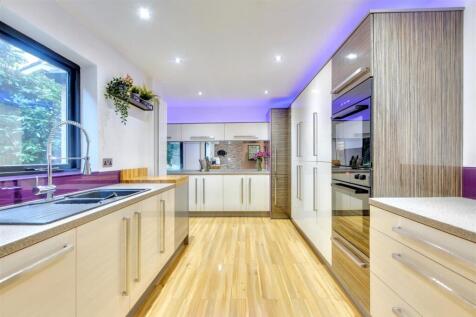 Kitchen_2.jpeg