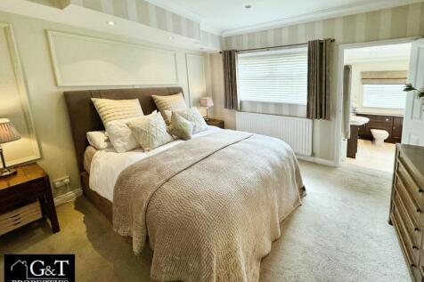 Master Bedroom &amp; En-Suite