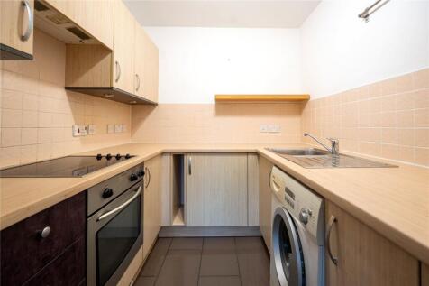 Half Moon Place, Dunstable, Bedfordshire, LU6 photo 3