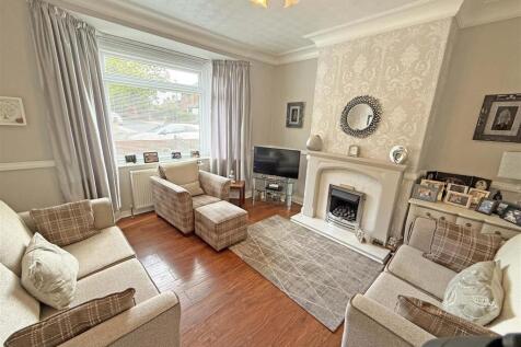 Holly Ave Lounge.jpg