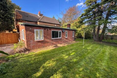 1-bed semi-detached on New Chester Road, Eastham, Wirral, £650/mo