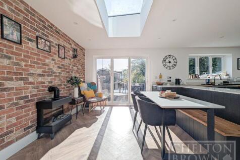 Kitchen/Dining Space