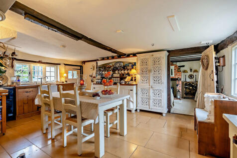 8635540-interior1...