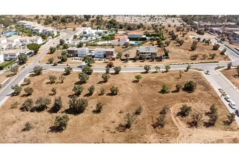 Land with Approved Project for the Construction of 7 Villas in Vilamoura