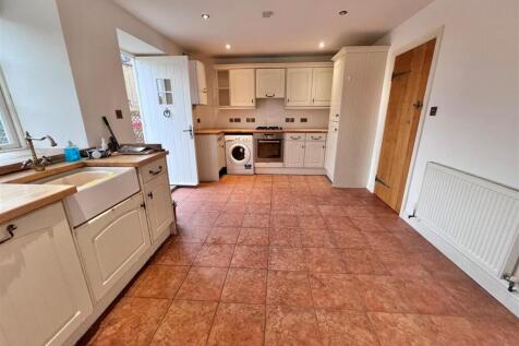 Kitchen 1.jpg
