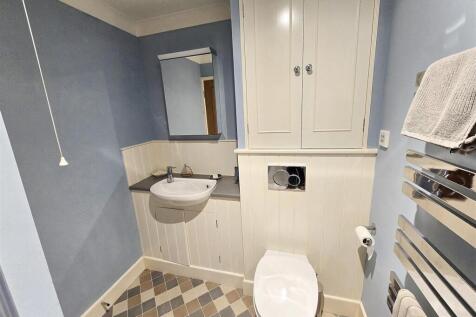 En suite Shower..jpg