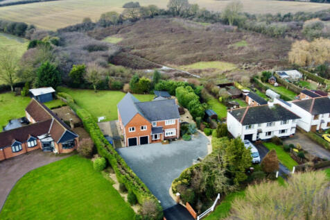 4 Bedroom House - detached for Sale