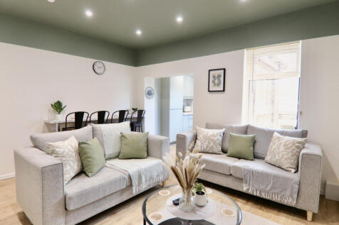 Your Wakefield Home Awaits! Comfortable 5-Bedroom