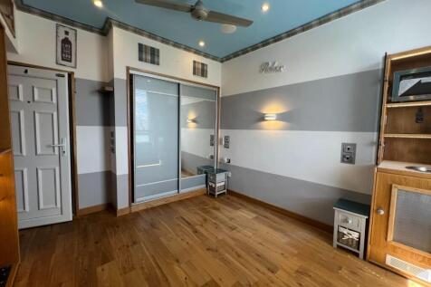 MAIN  ROOM
