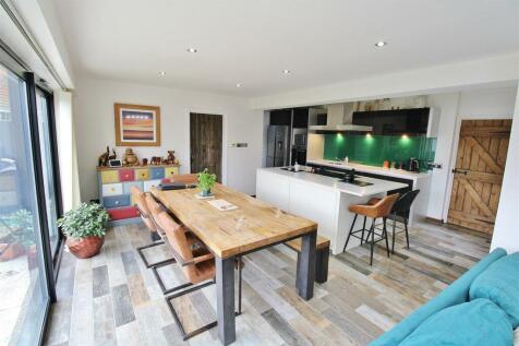 Kitchen/Dining/Lounge