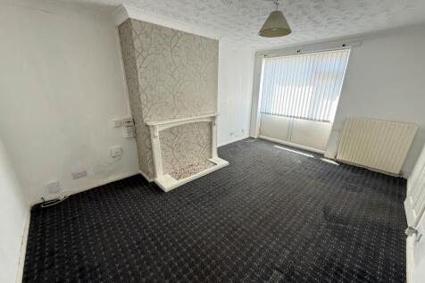 Chequers Close, Pontefract, West Yorkshire, WF8 photo 3