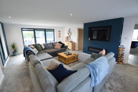 Extended Lounge