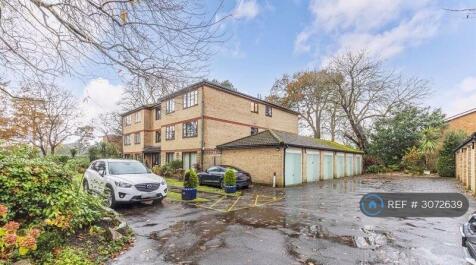 1-bed flat on Floris Court, Bournemouth, BH1, £1,105/mo