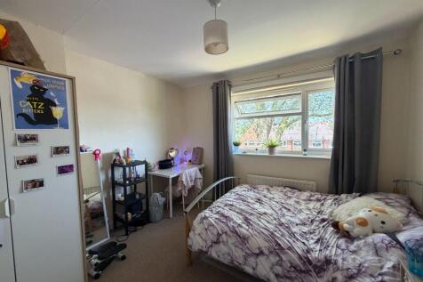 Orme Road, Newcastle-Under-Lyme, ST5 photo 5