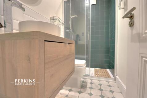 downstairs bathroom.jpg