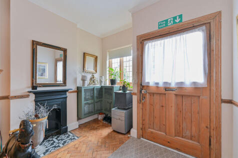 Westwell Road,, Streatham Common, London, SW16 photo 4