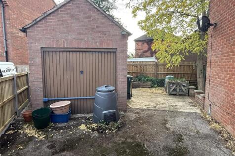 Side Drive/ Garage