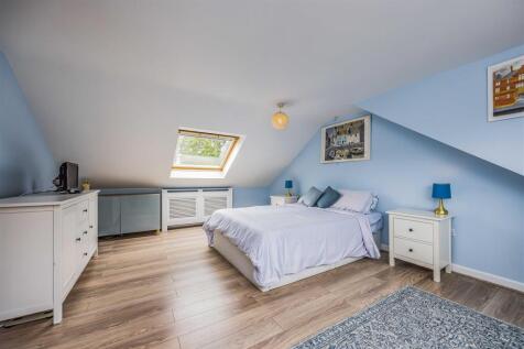 Woodfield Park Road, Hermitage-Small-PorticoMarket
