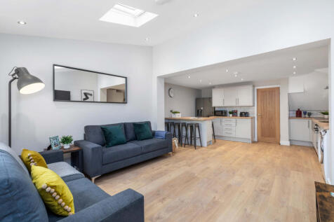 6-bed house on Chestnut Grove, Leeds, £3,926/mo
