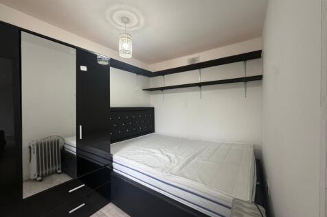 Kingston Road, Ashford, Surrey, TW15 photo 3