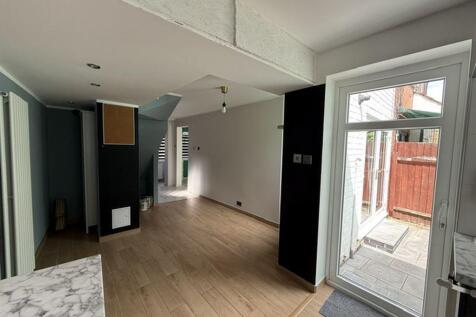 Courtenay Road, Great Barr, Birmingham B44 8JA photo 5