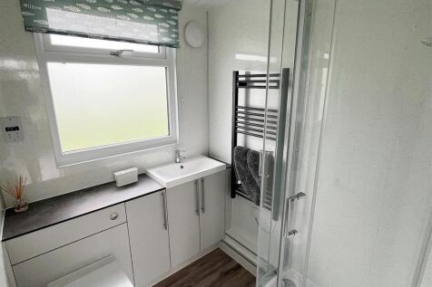 Shower Room.jpg