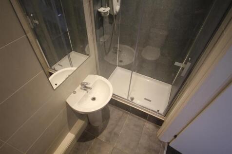 Victoria Road, Hyde Park, Leeds, West Yorkshire, LS6 photo 5