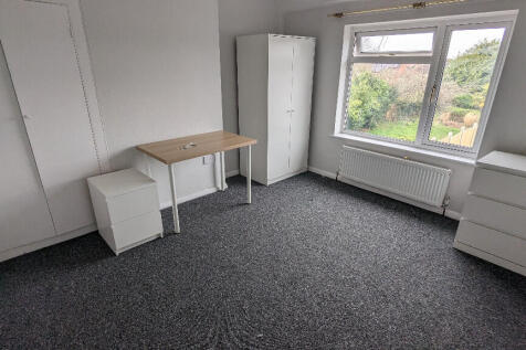 Culver Lane, Reading, Berkshire, RG6 photo 2