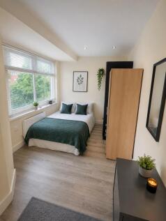 Furnished Studio Flat with Private Shower Room, K