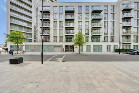 2-bed flat on Admiralty Avenue, London, E16, £2,750/mo