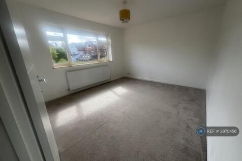 The Avenue, Esher, KT10 photo 5