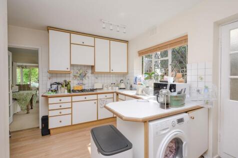 Fairmile Lane, Cobham, KT11 photo 3