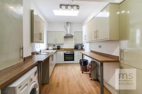 5-bed semi-detached on £142pppw Lenton Boulevard, Lenton, Nottingham, £3,077/mo