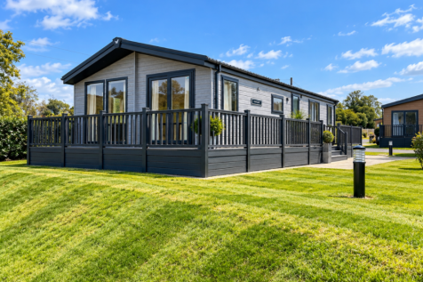 Willerby Pinehurst Luxury Lodge With Composite Dec